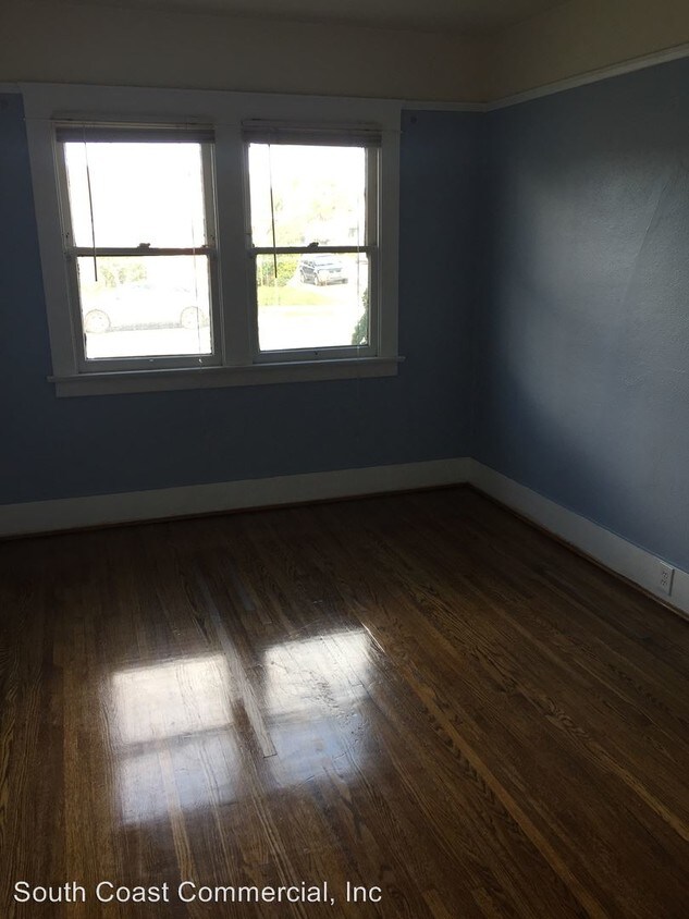 Building Photo - 3693 Bancroft St