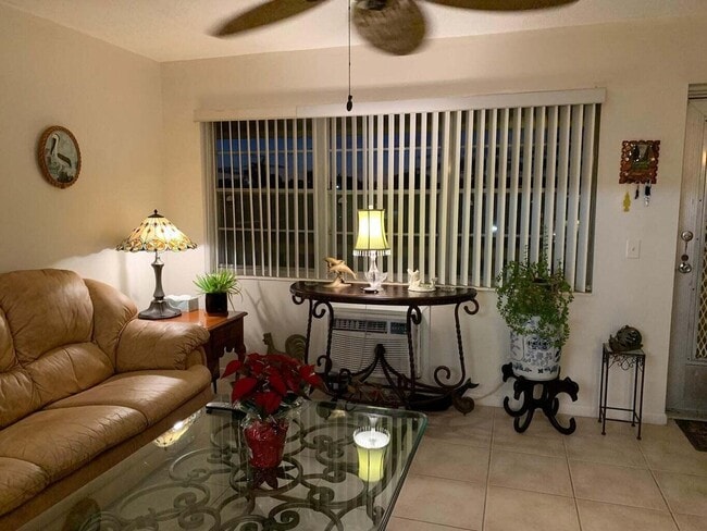 Building Photo - 17 Berkshire A