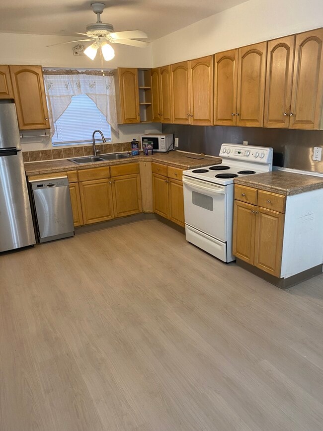 Foto del edificio - 1588 NE 110th St