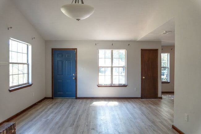 Building Photo - 1521 Cinnamon Bear Cir