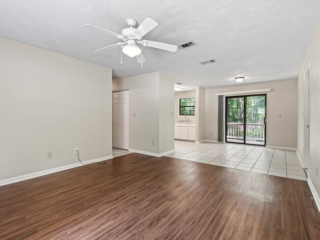 Foto del edificio - 8760 Minnow Creek Dr