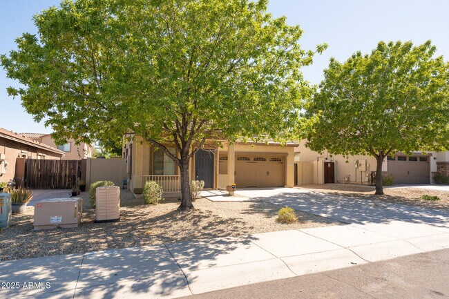 Building Photo - 15635 W Devonshire Ave