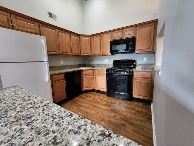 Foto del edificio - 2 Bedroom, 2 Bath - Society Hill, Mahwah, NJ - "NO BROKER FEE"