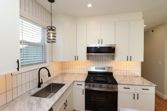 Building Photo - 14-16-16 Harriet St