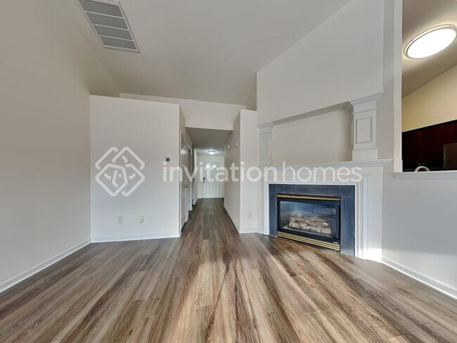 Foto del edificio - 10111 Green Hedge Ave