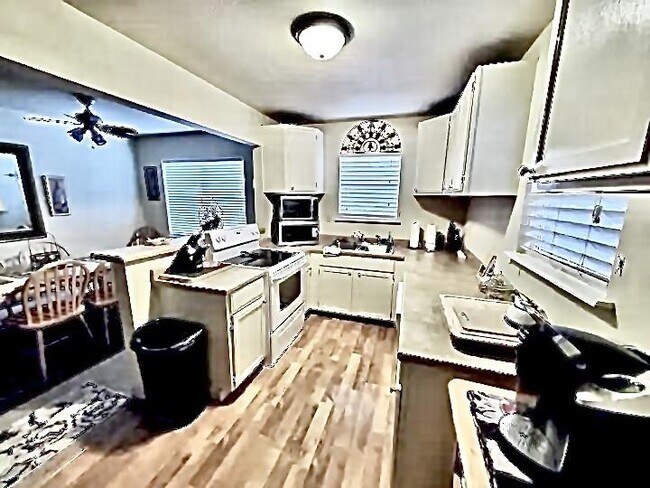 Building Photo - 1177 Cedar Bend