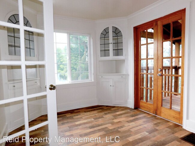 Building Photo - 2 br, 1 bath House - 611 Park Avenue