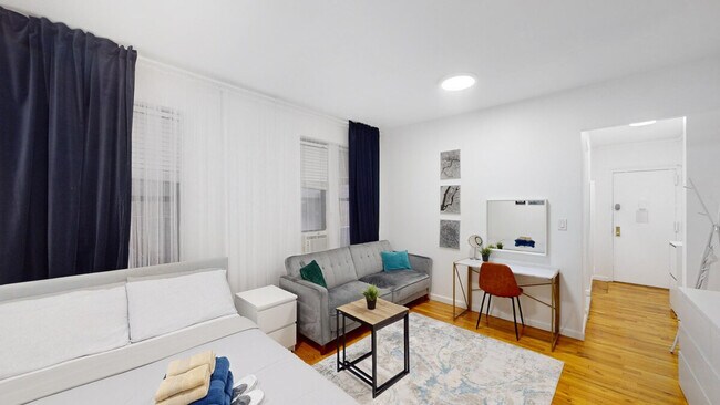 Foto del edificio - 317 E 75th St