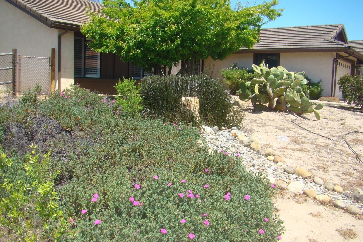 Primary Photo - 3bd/2bath home in Vandenberg Village, Lomp...