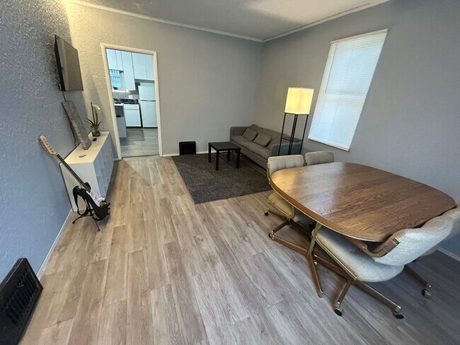 Foto del edificio - 437 N 8th Ave