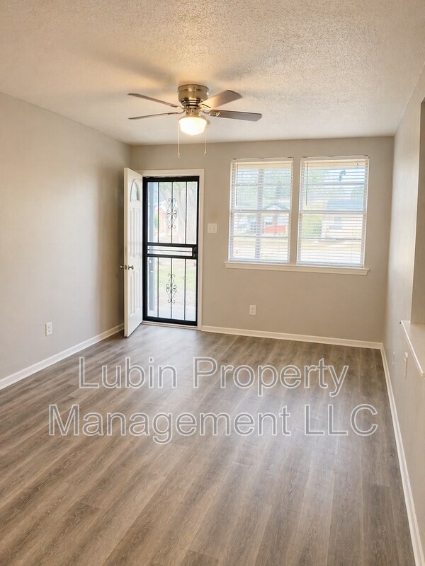 Building Photo - 4687 Royal Ridge Dr