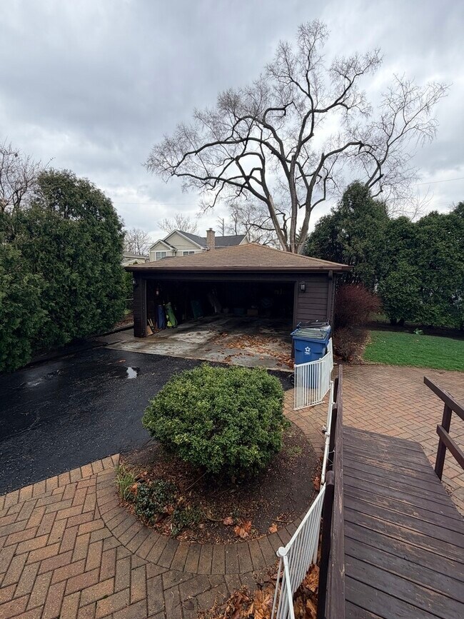 Foto del edificio - 137 Richard Ave