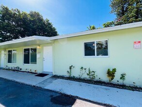 Building Photo - 2500 NW 9th Ln