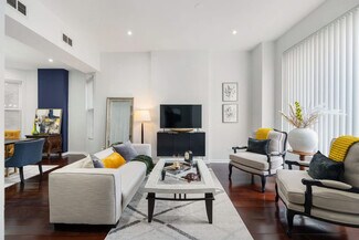 Building Photo - 2851 W Wilcox St