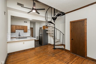 Building Photo - 2107 N Pennsylvania St