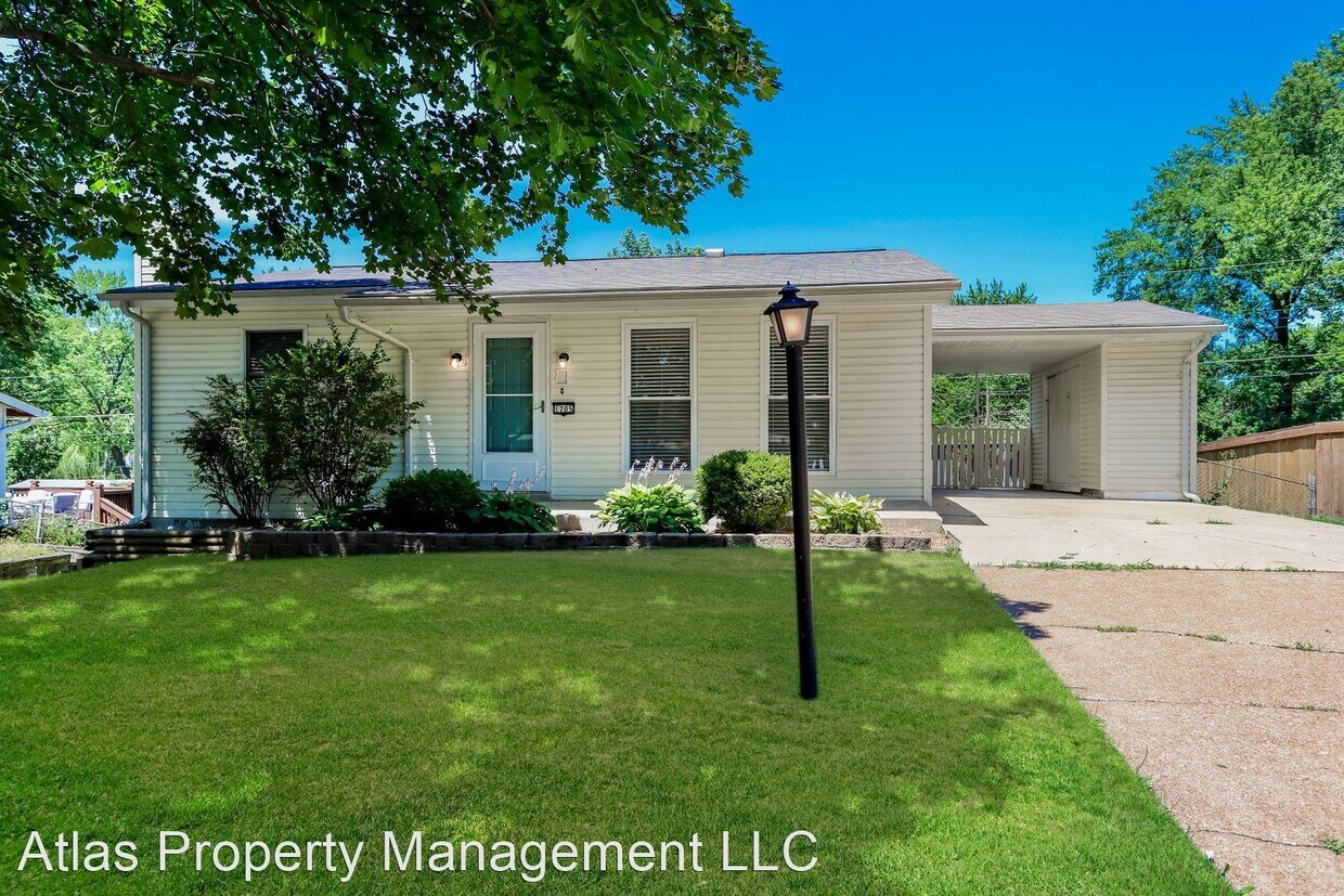 3 br, 2 bath House 1705 Barbara Drive House Rental in Saint Charles