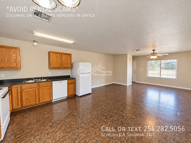 Building Photo - 405 S Amy Ln