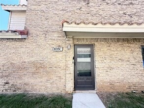 Building Photo - 835 Dublin Dr