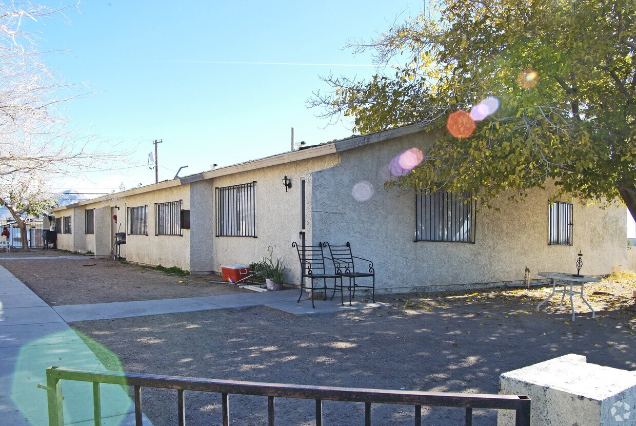 Building Photo - Frontier North