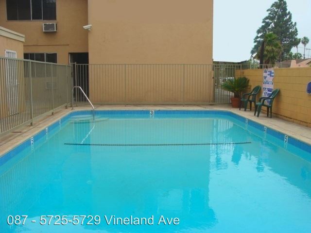 Foto del edificio - 5725-5729 Vineland Ave