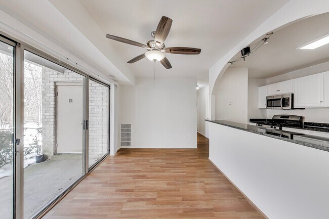 Foto del edificio - 2BD/1BA in Bethesda Park - Feeds to WJ HS - Great location - Close to Walter Reed & METRO