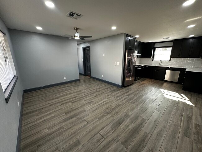 Building Photo - 2701 SW 65th St