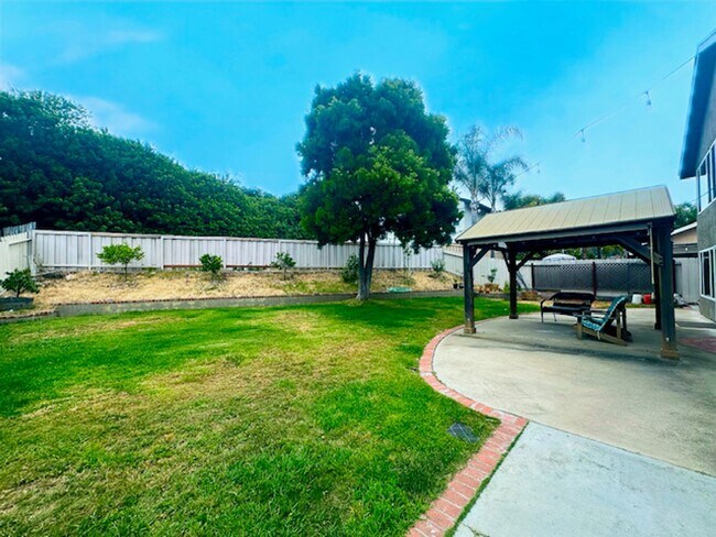 Building Photo - Luxury Home in the heart of of Scripps Ranch!