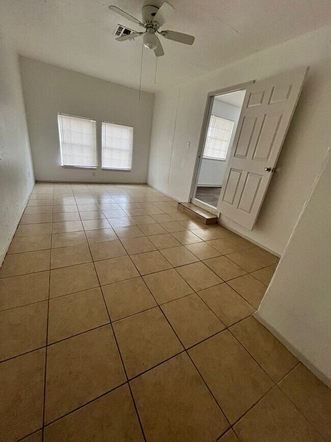 Foto del edificio - 5808 NW Kinyon Ave