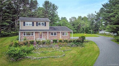 Building Photo - 7 Knoll Ct