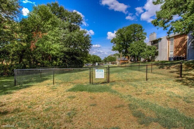 Foto del edificio - 1 br, 1 bath Condo - 2000 Park Place Blvd ...