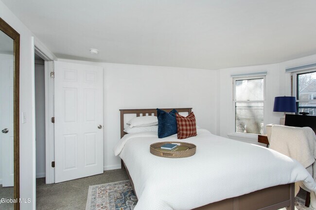 Building Photo - 590 N Broadway