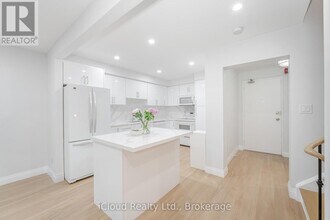 Building Photo - 3360-3360 The Credit Woodlands