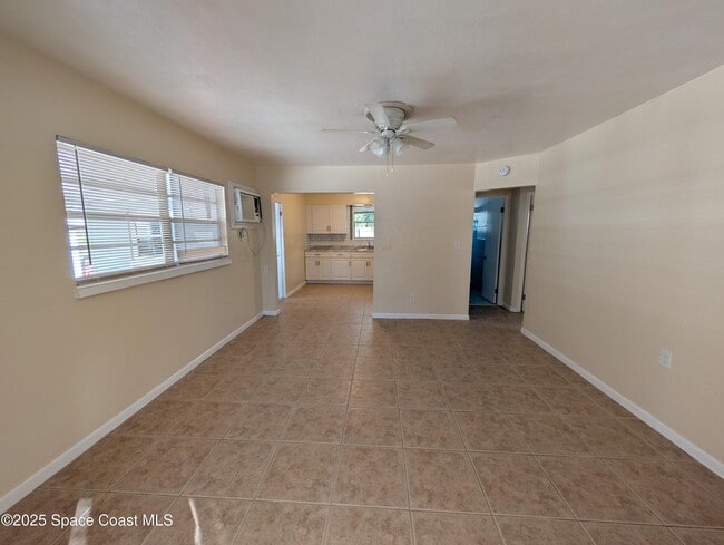 Building Photo - 305 W Virginia Dr