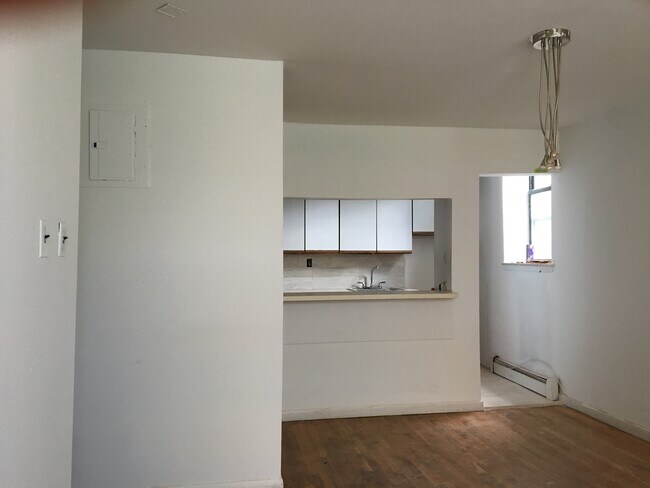 large living room - 302 E 105th St