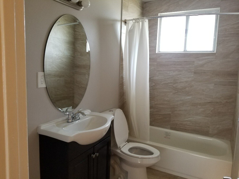 Primary Photo - 4535 Santo Tomas Dr