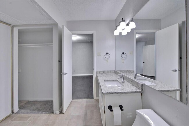 Building Photo - 4242 N Capistrano Dr