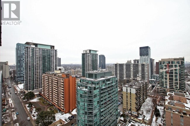 Photo du bâtiment - 161-2161 Roehampton Ave