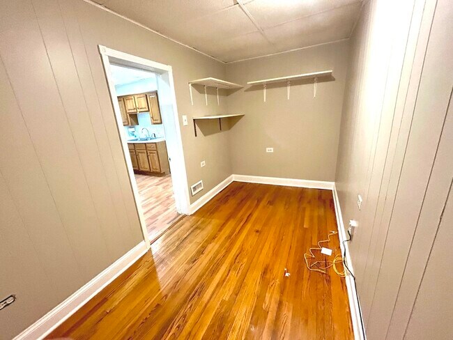 Foto del edificio - 1403 N Maplewood Ave