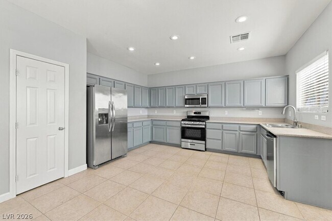 Building Photo - 5555 W Sun Temple Ave