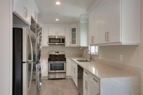 Building Photo - 1051 S Sherbourne Dr