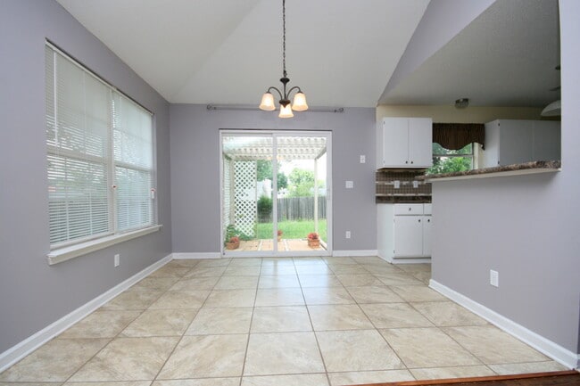 Building Photo - 105 Oakline Dr