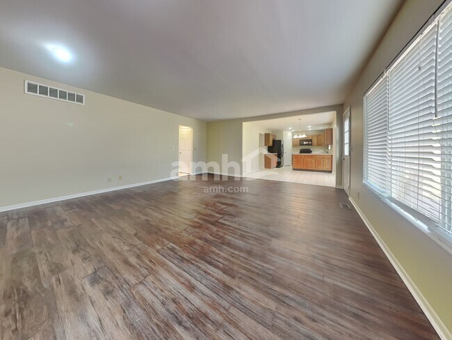 Building Photo - 8250 Pine Knoll Ct