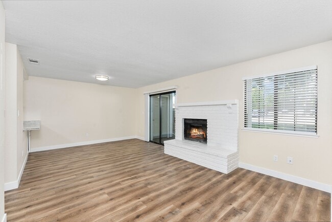 Building Photo - 2 Bedroom 2 Bathroom Condo in Citrus Heights