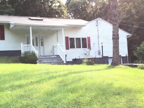 Building Photo - 10 Fenwood Dr