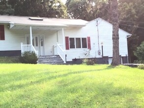 Building Photo - 10 Fenwood Dr