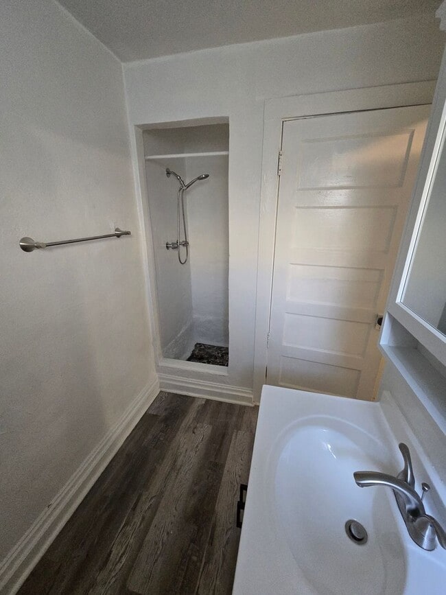 Building Photo - Downtown Studio Apartment - $200.00 off Move In Special