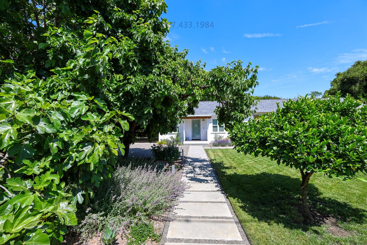 Foto principal - 13846 Village Ave