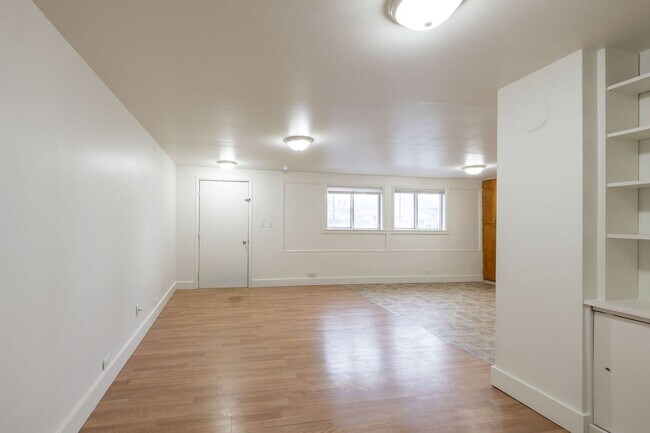 Foto del edificio - 2 BED 1 BATH DUPLEX IN ST ANTHONY