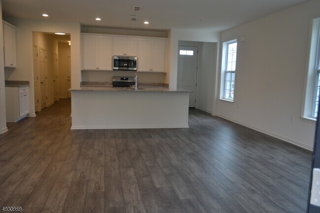 Building Photo - 136 Aspen Dr