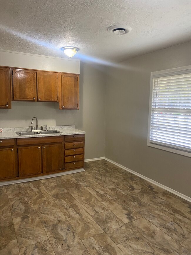 Building Photo - 1947 Atlantic Ave